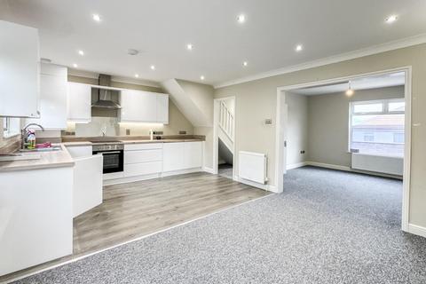 3 bedroom semi-detached house to rent, Eastlyn Road, Bedminster Down, BS13 7HZ