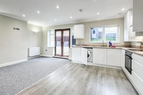 3 bedroom semi-detached house to rent, Eastlyn Road, Bedminster Down, BS13 7HZ