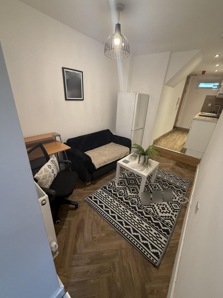 Apartment in Leicester, Aylestone Park - View 2