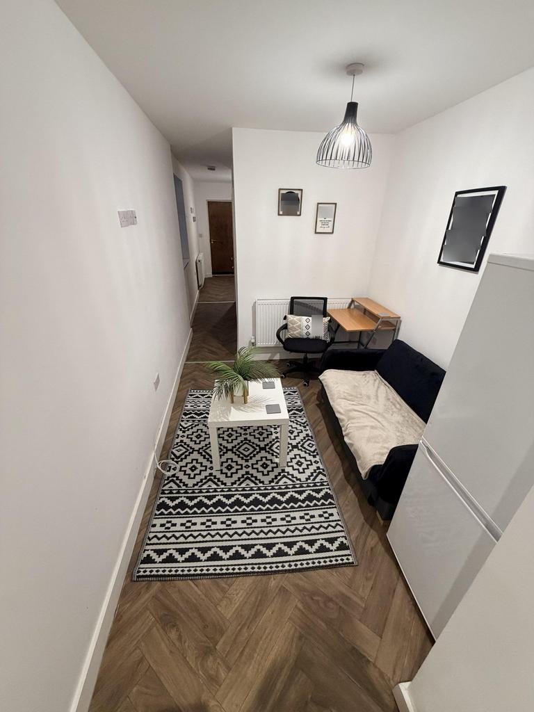 Apartment in Leicester, Aylestone Park - View 5