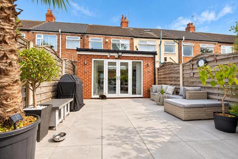 2 bedroom terraced house for sale, Cardigan Road, Hull