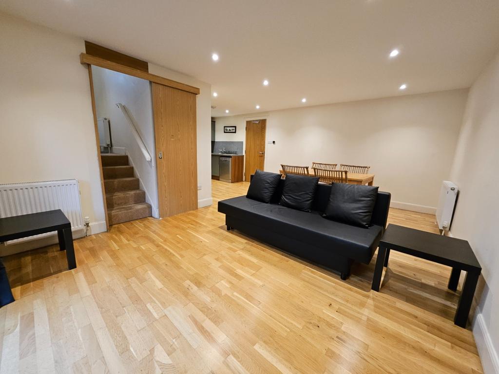 Apartment in Edinburgh - View 3