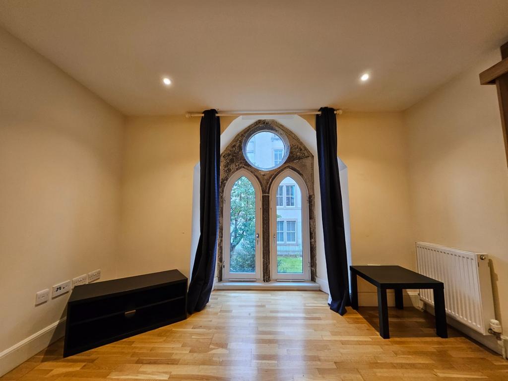 Apartment in Edinburgh - View 4