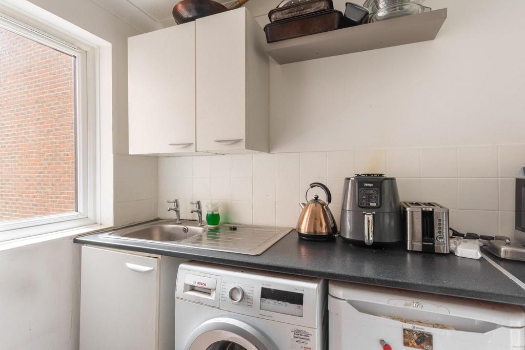 Apartment in Brighton - View 4
