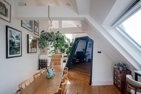 2 bedroom flat for sale, Langland Gardens, London