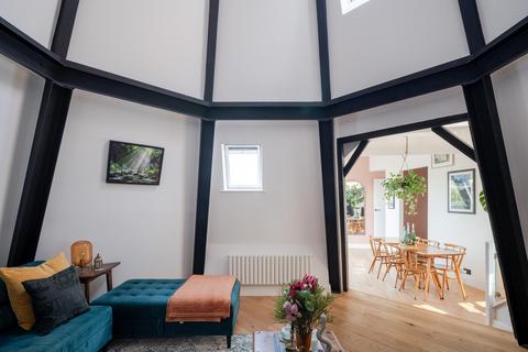 2 bedroom flat for sale, Langland Gardens, London