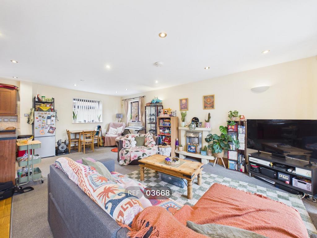 Apartment in Nottingham - View 5