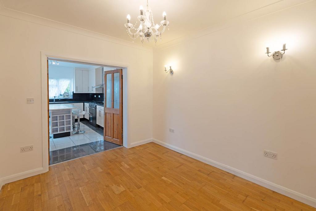 House in New Malden - More