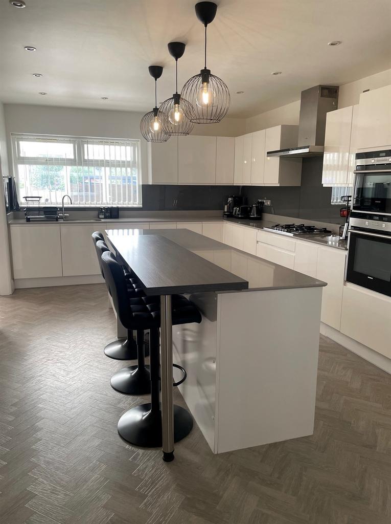 House in Sandwell, West Midlands - More