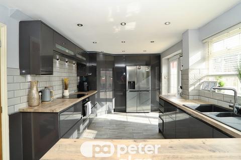 4 bedroom detached house for sale, Clipper Close, Newport