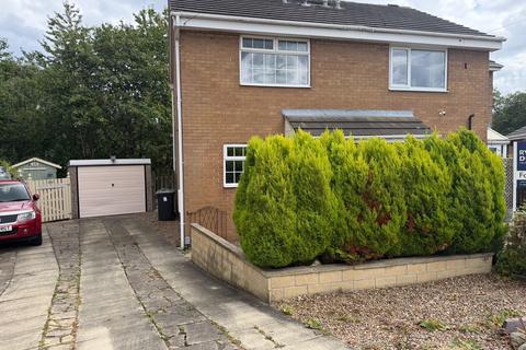 2 bedroom house to rent, Woodlands Close, HUDDERSFIELD