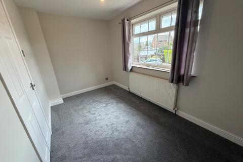 2 bedroom house to rent, Woodlands Close, HUDDERSFIELD