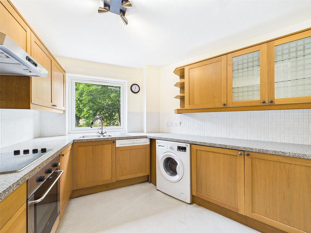 Apartment in Edinburgh, West End - View 2