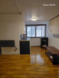 2 bedroom terraced house to rent, Alma Street, Luton LU1