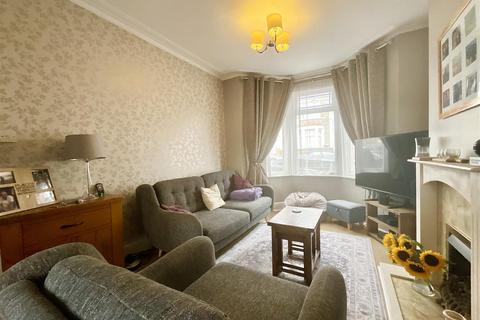 3 bedroom terraced house to rent, Air Balloon Road, Bristol