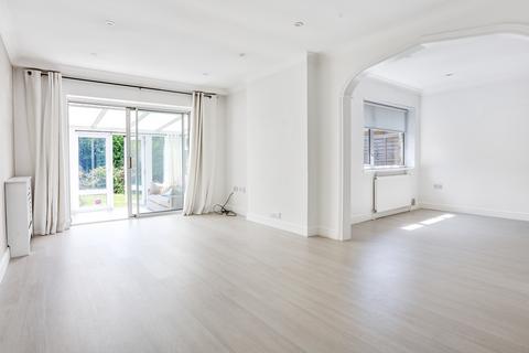 3 bedroom semi-detached house to rent, Lulworth Avenue, Goffs Oak EN7