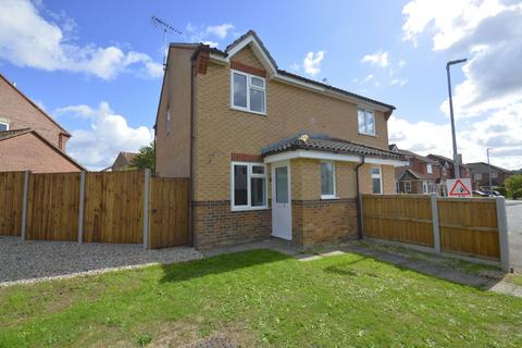 2 bedroom semi-detached house to rent, Redfern Close, Scarning, NR19