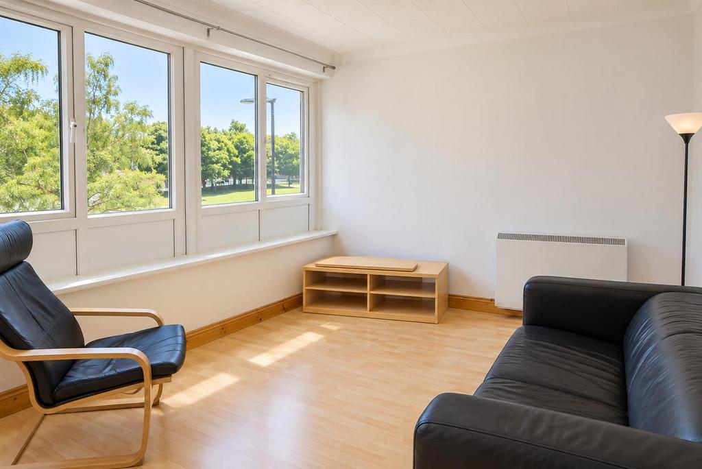 Apartment in Newcastle upon Tyne, Blakelaw, Blakelaw and North Fenham - View 2