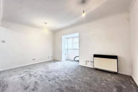 Studio to rent, Clarkes Drive, Uxbridge, UB8
