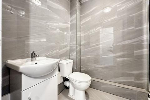 Studio to rent, Clarkes Drive, Uxbridge, UB8