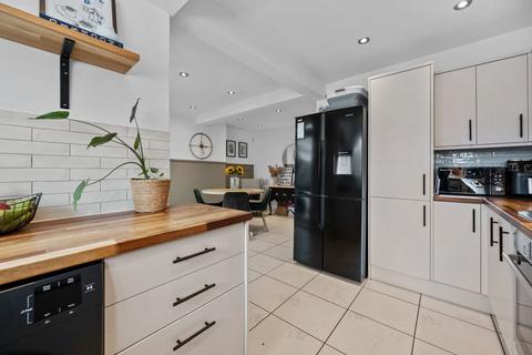 4 bedroom semi-detached house for sale, Bath Road, Kettering NN16
