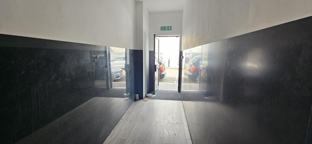 Apartment in ILFORD - View 4