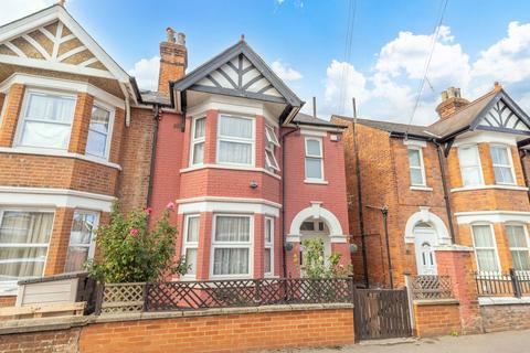 Dolphin Road, Slough SL1