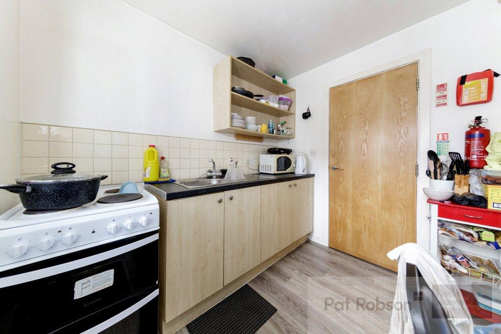 Apartment in Newcastle upon Tyne, Tyne and Wear - View 4