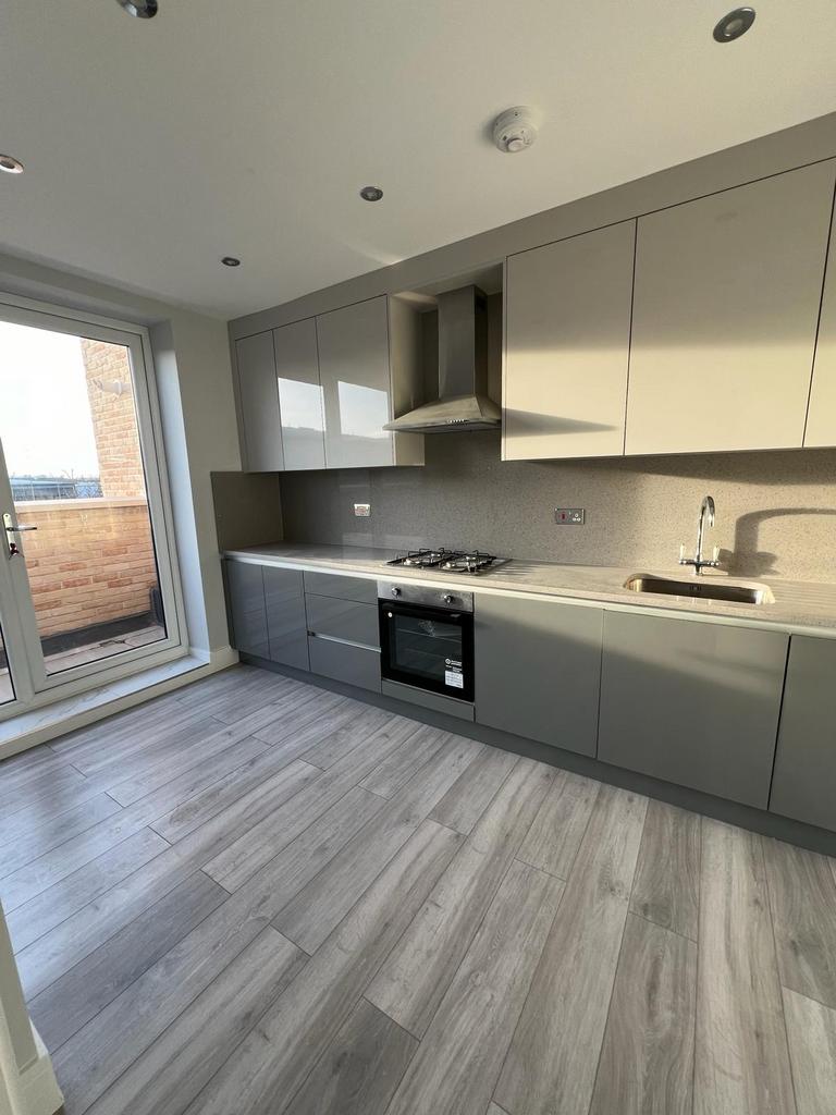 Apartment in Barking - View 4