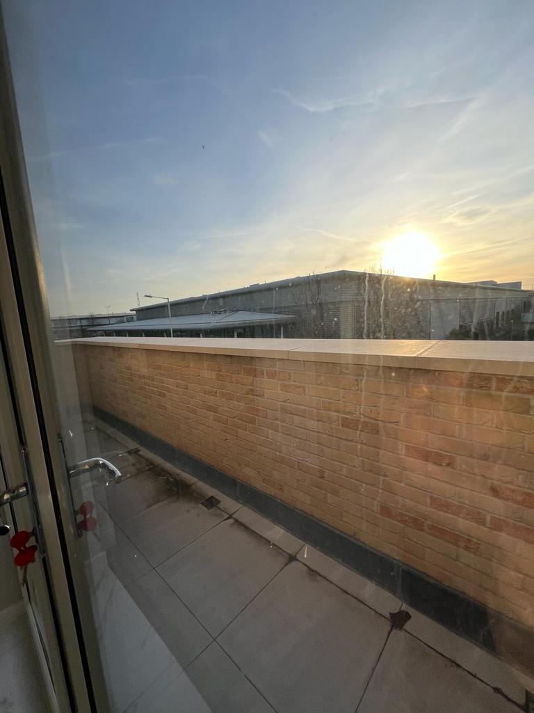 Apartment in Barking - View 5