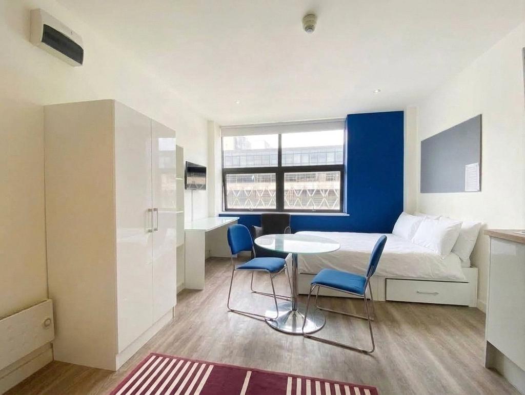 Apartment in City Centre - View 3