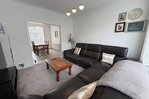 3 bedroom semi-detached house for sale, 139 Oakbank Avenue, Oldham, OL9 9RT