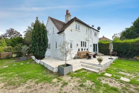 4 bedroom detached house to rent, Charters Road, Ascot, Berkshire, SL5