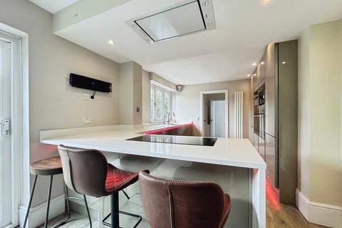 4 bedroom detached house to rent, Charters Road, Ascot, Berkshire, SL5