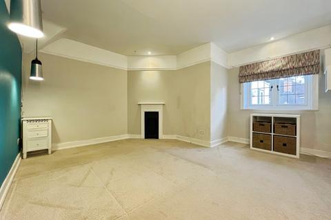 4 bedroom detached house to rent, Charters Road, Ascot, Berkshire, SL5