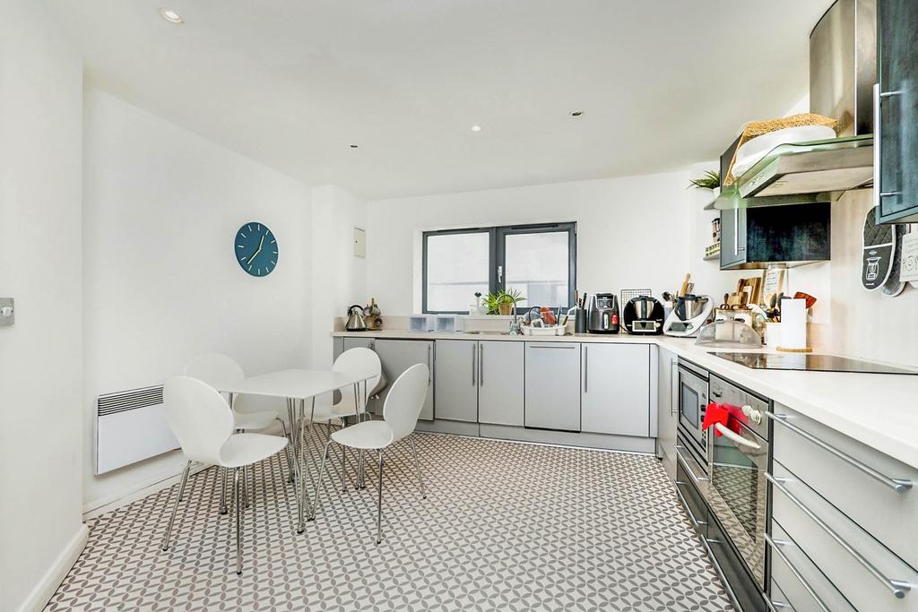 Apartment in Cardiff - View 3