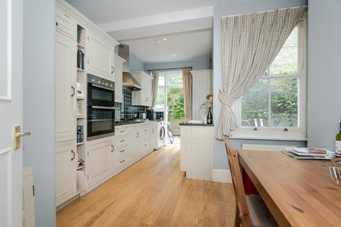 Wakehurst Road, London, SW11