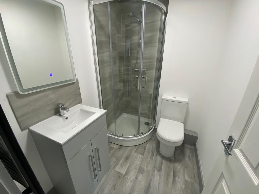 Apartment in LEEDS - More