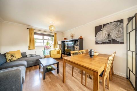 1 bedroom flat for sale, Nursery Gardens, Hampton TW12
