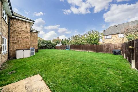 1 bedroom flat for sale, Nursery Gardens, Hampton TW12