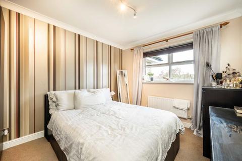 1 bedroom flat for sale, Nursery Gardens, Hampton TW12