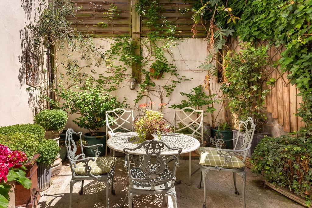 House in Brighton - View 3