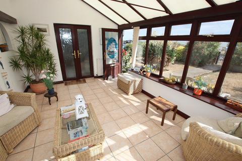 3 bedroom detached house for sale, Kings Parade, Holland on Sea, CO15 5JH