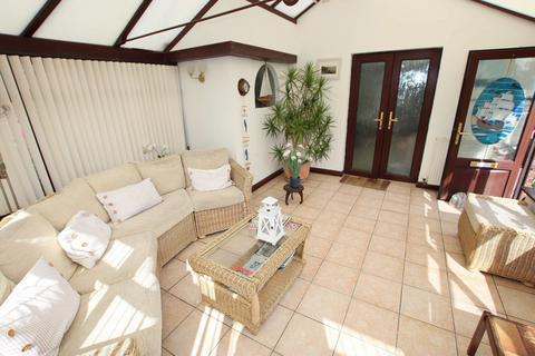 3 bedroom detached house for sale, Kings Parade, Holland on Sea, CO15 5JH