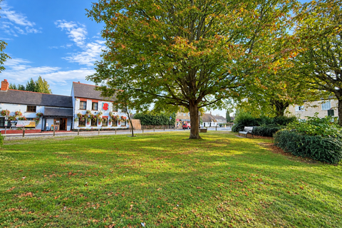 3 bedroom maisonette to rent, The Green, PETERBOROUGH PE4