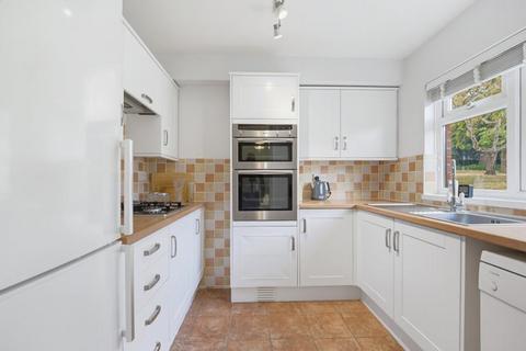 undefined, Queens Walk, W5