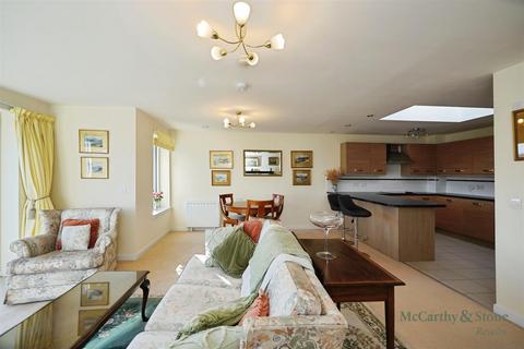 2 bedroom apartment for sale, 67 Lyle Court, 25 Barnton Grove, Edinburgh