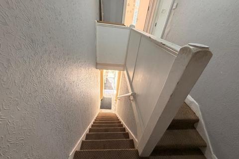2 bedroom flat to rent, HOUNSLOW MIDDX TW3
