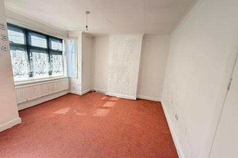 2 bedroom flat to rent, HOUNSLOW MIDDX TW3