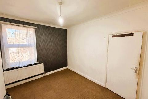 2 bedroom flat to rent, HOUNSLOW MIDDX TW3